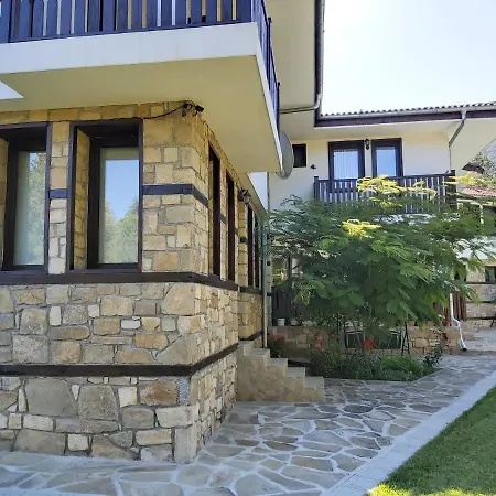 Aleksandrina Guest house 3*