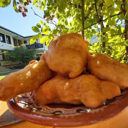 Πανσιόν Aleksandrina 3*