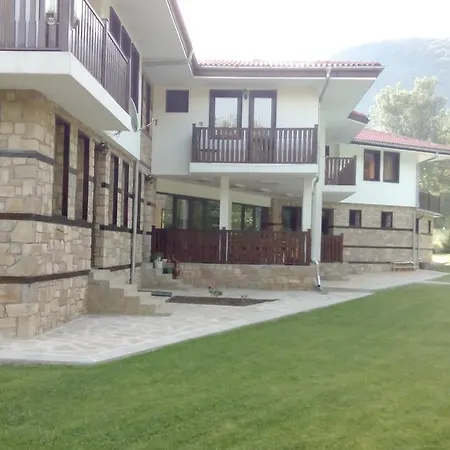 Aleksandrina Πανσιόν Kipilovo